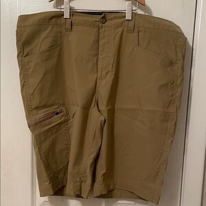 Eddie Bauer Men's Khaki Cargo Shorts